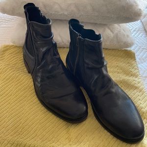 STEVE MADDEN leather boots